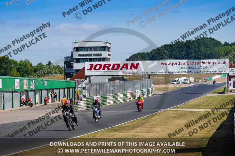 Vintage motorcycle club;eventdigitalimages;mallory park;mallory park trackday photographs;no limits trackdays;peter wileman photography;trackday digital images;trackday photos;vmcc festival 1000 bikes photographs